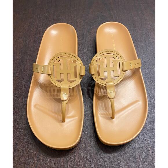 Tommy Hilfiger Tan Logo Thong Sandals Size 10M Classic Preppy Minimalist Resort - Picture 1 of 7
